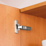 Петля Series 200 Key-hole Push/Snap-on с обратной пружиной, накладная 110 градусов, Salice